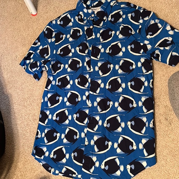 Old Navy Men’s Slim-Fit Short Sleeve Button Down Shirt - Picture 2 of 4